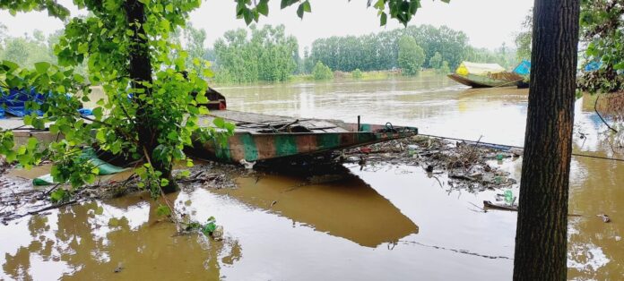 Water Level-Jhelum, Bringing Relief-Fish Eye