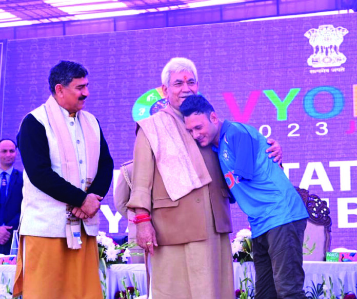 Lt-Governor-Shri-Manoj-Sinha-and-Union-Minister-of-Social-Justice-Empowerment-Fish Eye