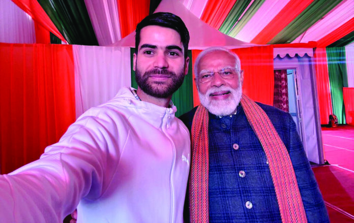 Selfie-Kashmir-Youth-Nazim-PM Modi-Fish Eye