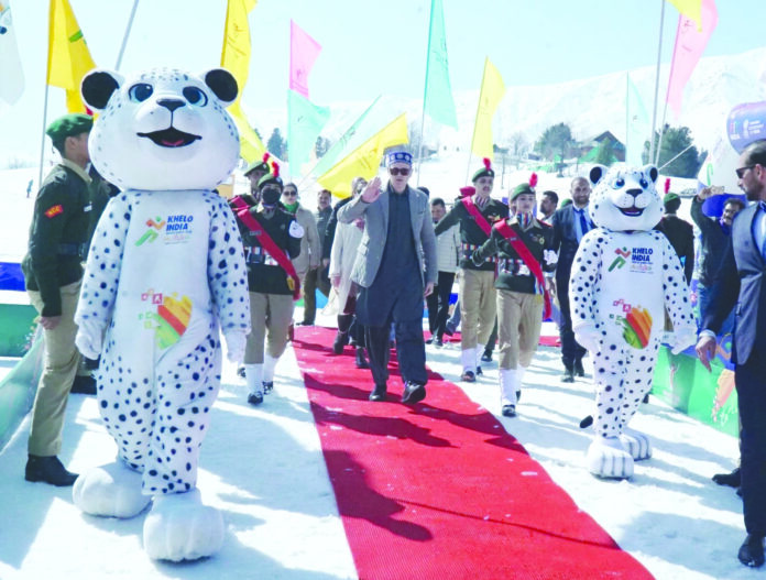 CM Omar, Stresses , Artificial snow, Safeguard winter sports, Fish Eye