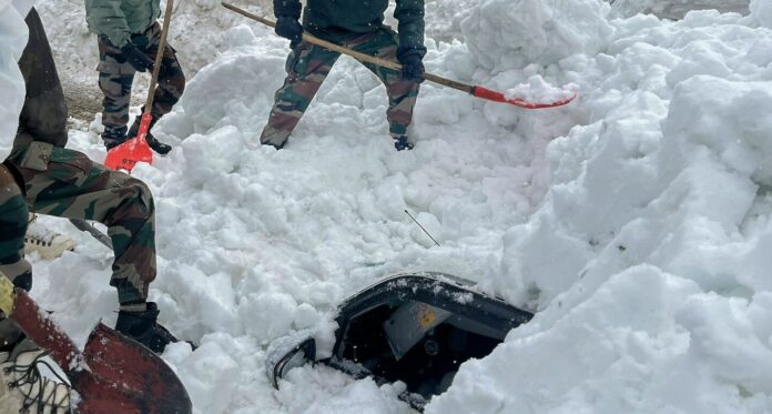 Avalanche , Zojila, Rescue operation underway, Fish Eye