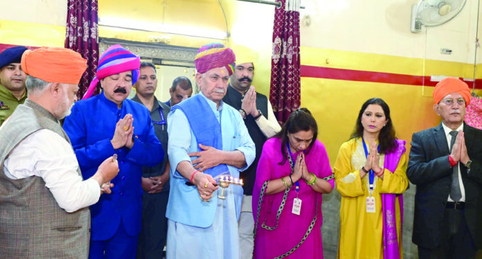 Aarti spiritual, Gesture of gratefulness, Discipline, LG Sinha