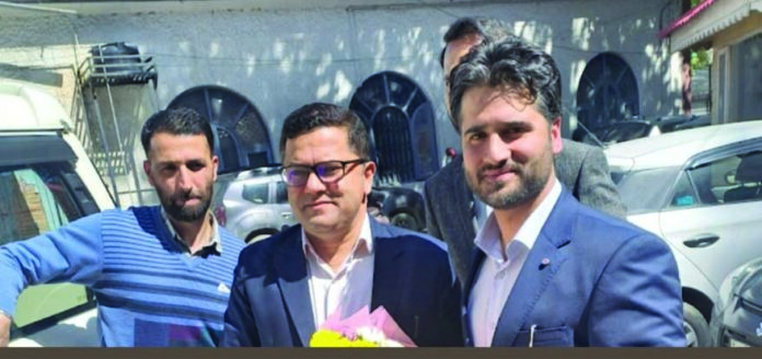 Director A&T Kashmir, Reviews, Saddar Treasury Srinagar, Fish Eye